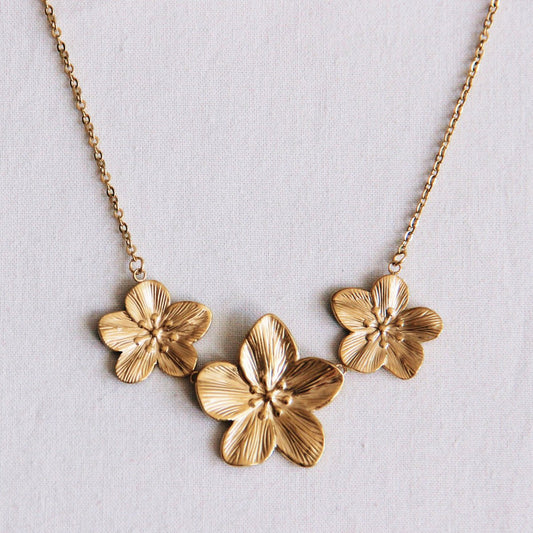 RVS Edelstalen fijne ketting met 3 XL bloemen - goud