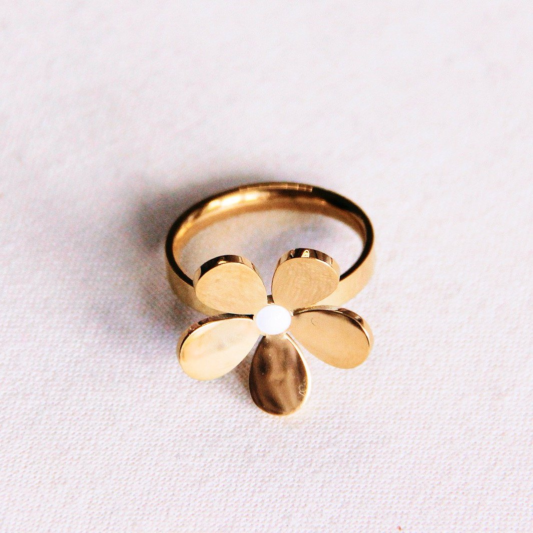 Stalen ring met XL bloem - goud