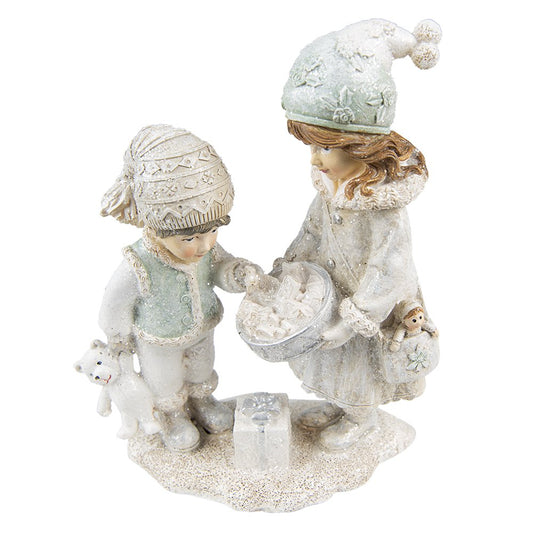 Beeld van 2 kinderen in de winter 15x8x19 cm