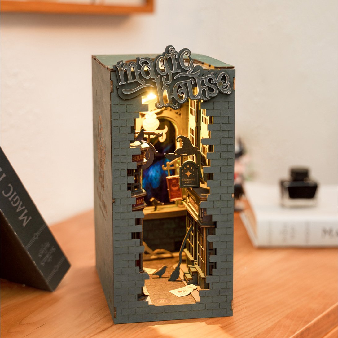 3D Book nook boekensteun 'magic house', zelf te monteren