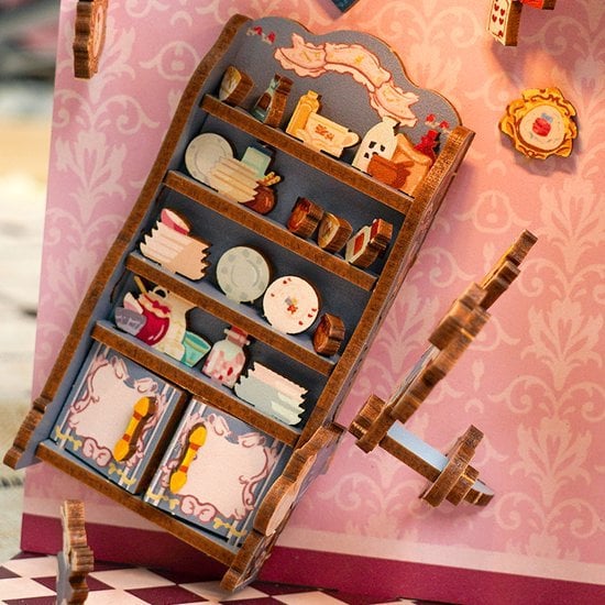 DIY Book Nook Boekensteun Alice in Wonderland, Tone-Cheer, TQ128, 18x8x24,5cm