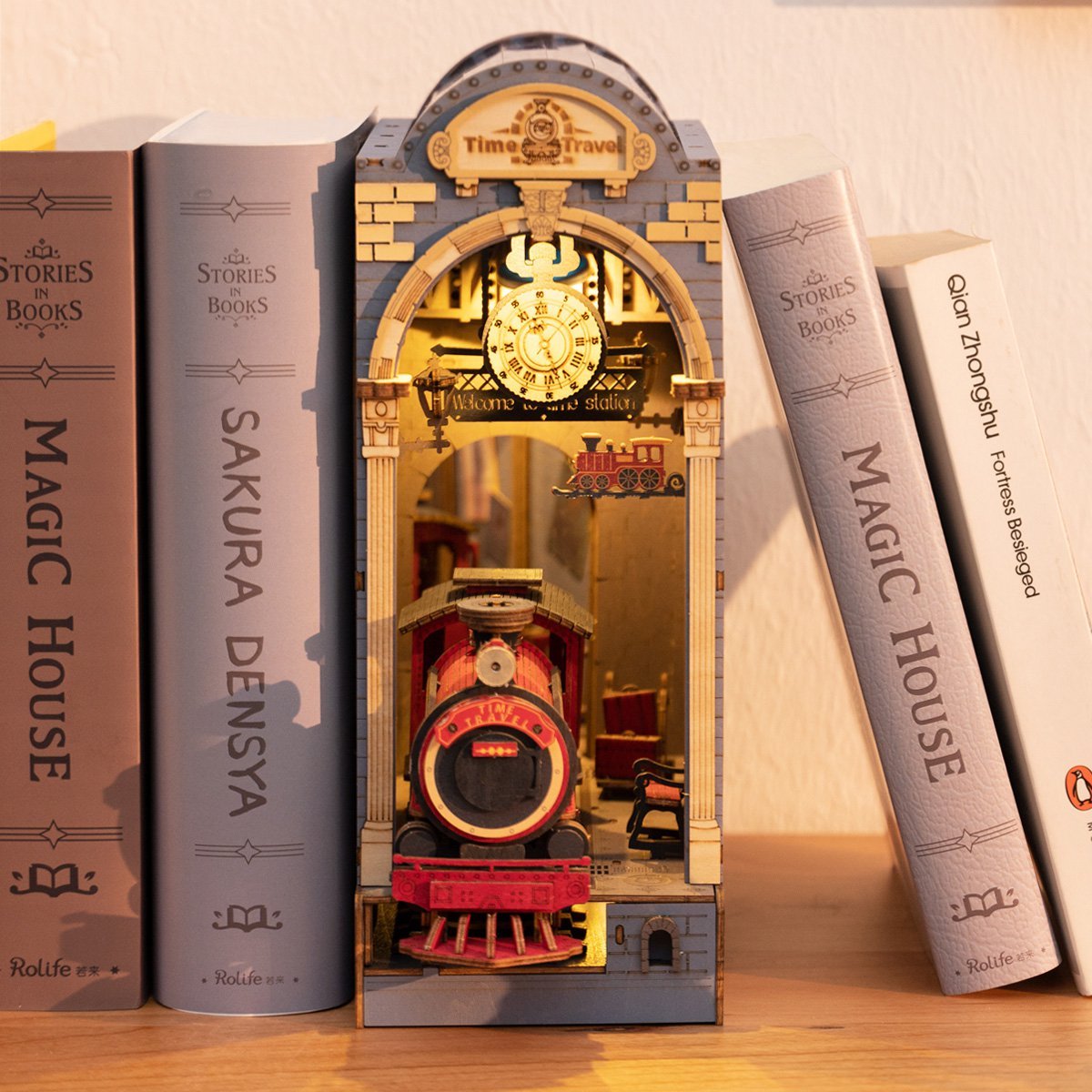 3D Book nook boekensteun 'Time Travel', zelf te monteren