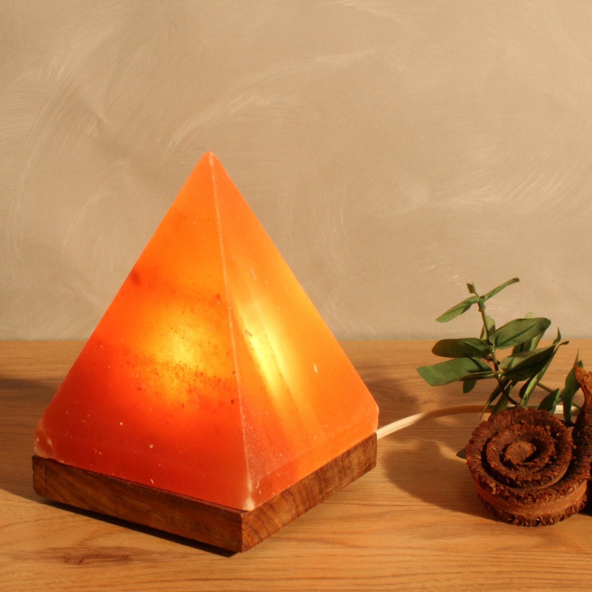 Himalaya Salt Dreams Zoutlamp, Pyramide met Houten voet, 45064, Oranje, 12,5x 12x17,5cm